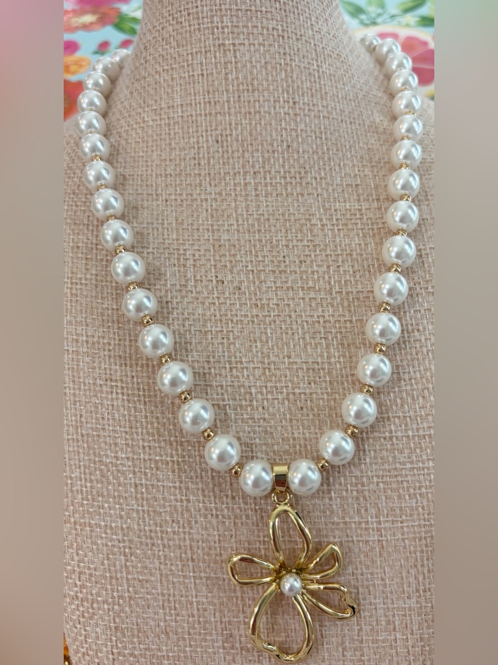 NEW Gold & White Pearl Flower Pendant Necklace - Women Jewelry